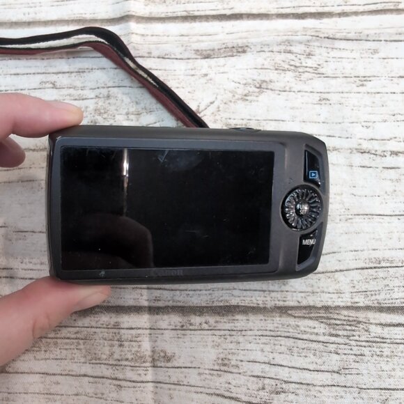 Canon PowerShot SD4000 IS Digital Camera Black 10MP Tested – No Charger - Picture 3 of 9
